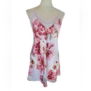 Floral Lace-Trimmed Chemise in Pink